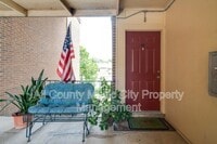 Building Photo - 515 Basswood Ave