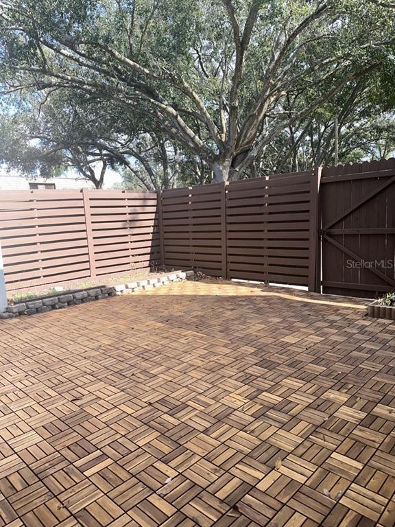 Building Photo - 15206 W Pond Woods Dr