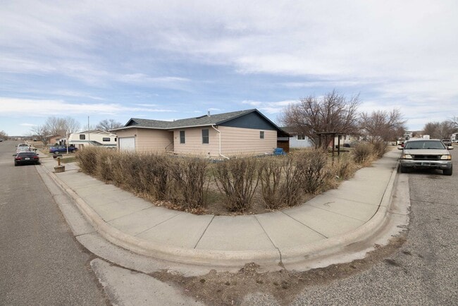 Building Photo - Large updated 4 bedroom 3 bath home in Laurel