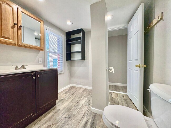 Building Photo - 1052 O'Brien