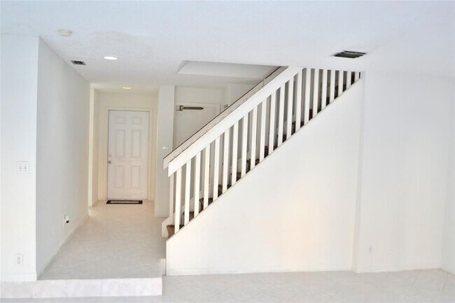 Building Photo - 8237 NW 8th Ct