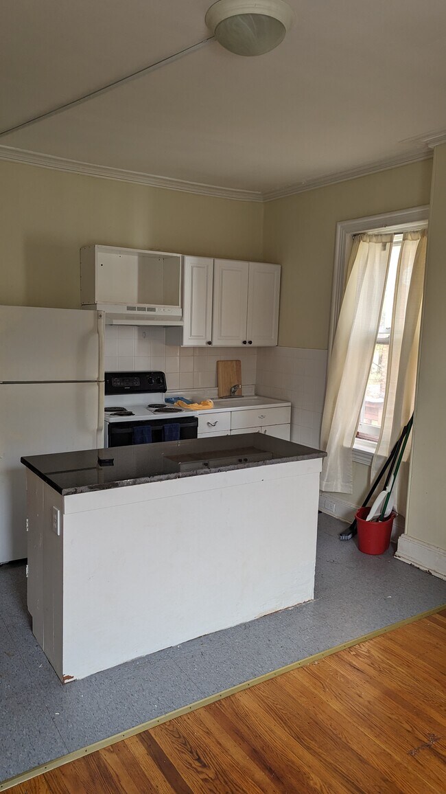 Primary Photo - 22 E Logan St