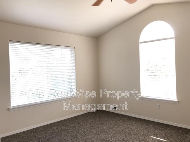 Building Photo - 1730 SW 22nd Ct
