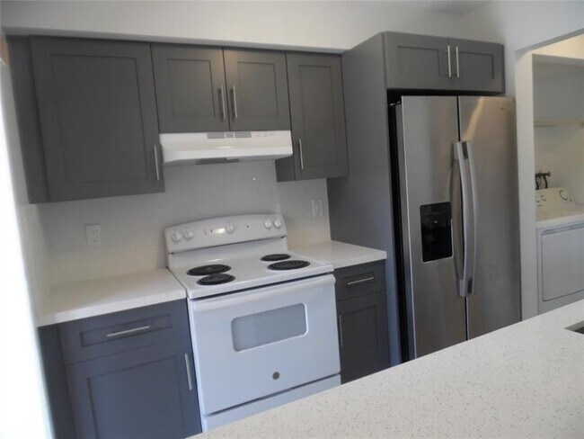 Building Photo - 4013 SW 68th Ln