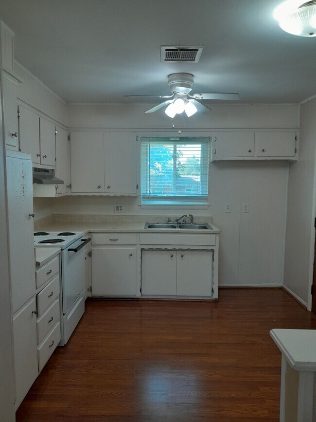 Building Photo - 3232 Del Rd