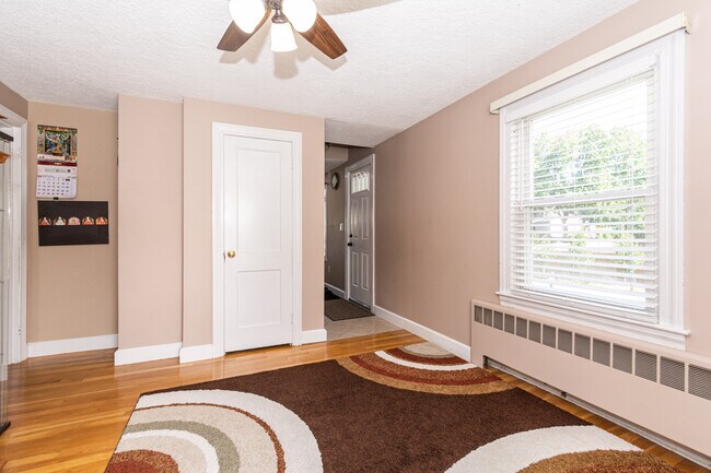 Building Photo - 5 Leon St