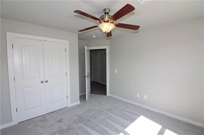 Building Photo - 413 Barbet Dr