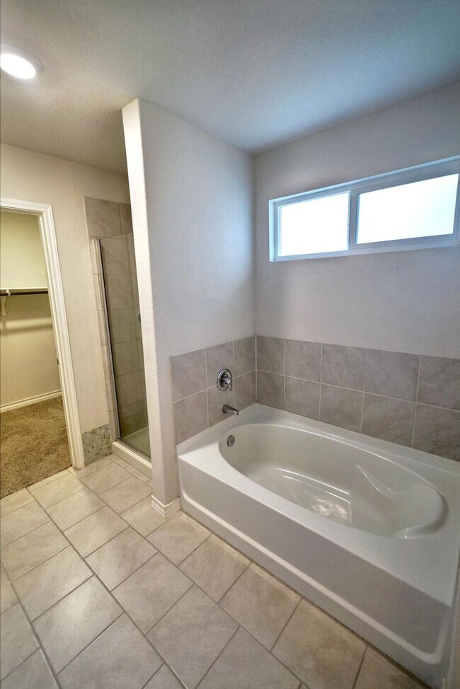 Building Photo - Stunning 4-Bedroom Home in Cobalt Canyon, ...