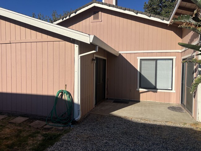 Building Photo - 6560 Oakcreek Way