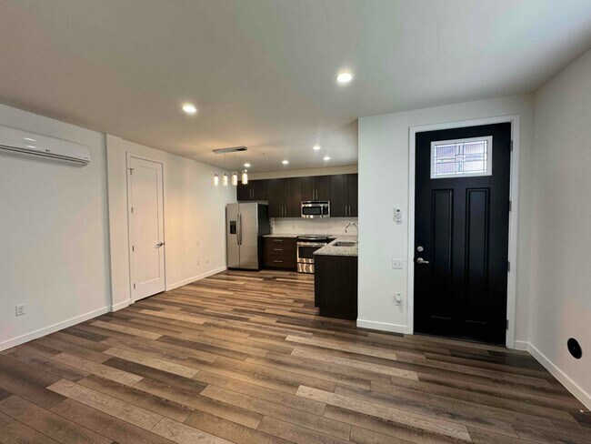 Building Photo - 336 E 1st Ave