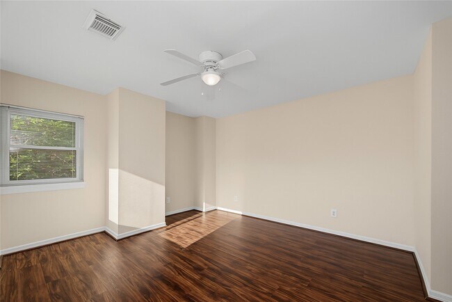Building Photo - 14135 Swallowfield Dr