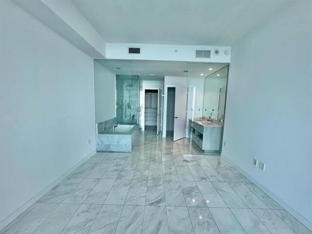 Building Photo - 480 NE 31st