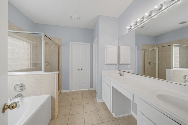 Building Photo - 17610 Forest Haven Trail