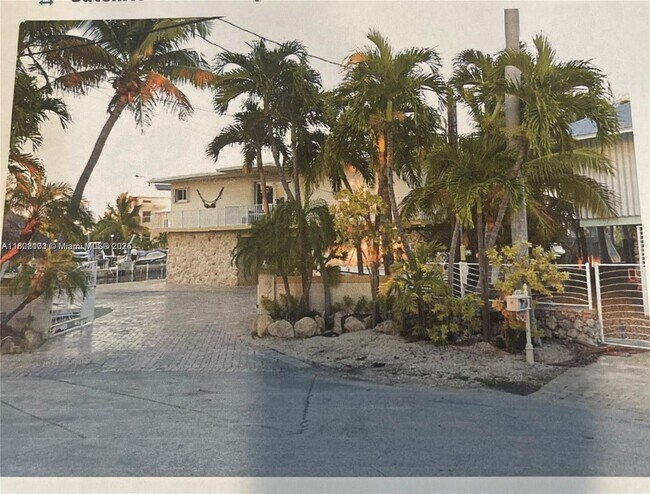 Primary Photo - 201 Wildwood Cir