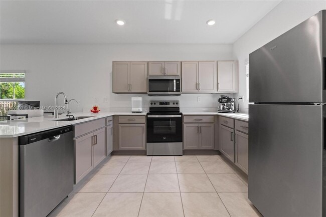 Building Photo - 377 NE 1st Ave