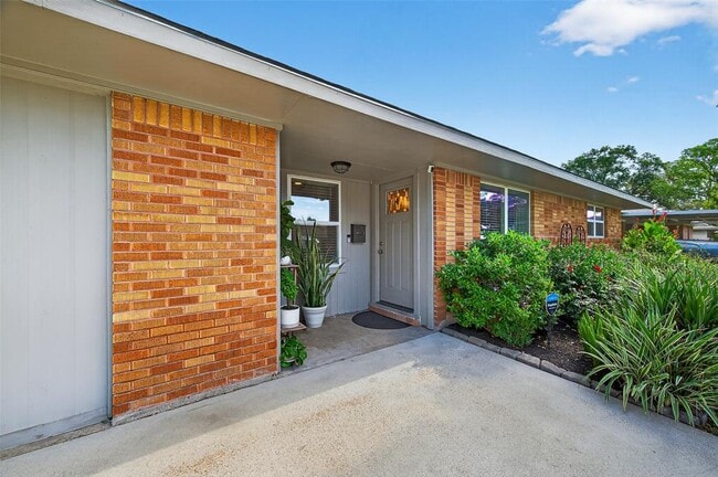 Building Photo - 4318 De Milo Dr