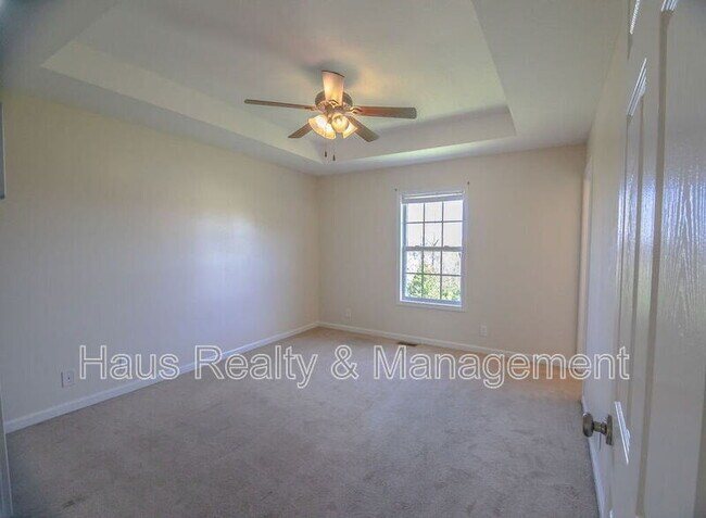 Building Photo - 955 Russet Dr