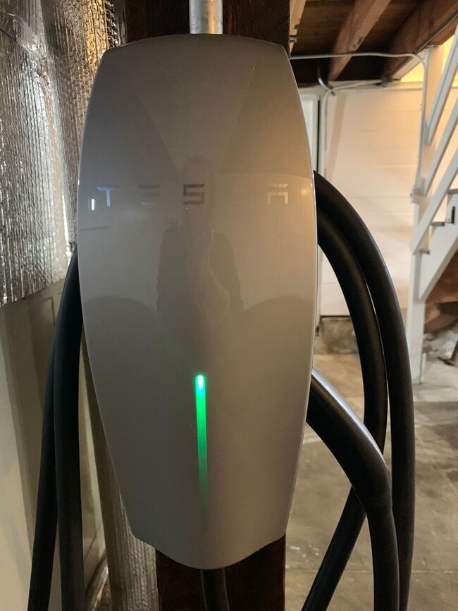 Building Photo - Bright & Charming Miraloma Home