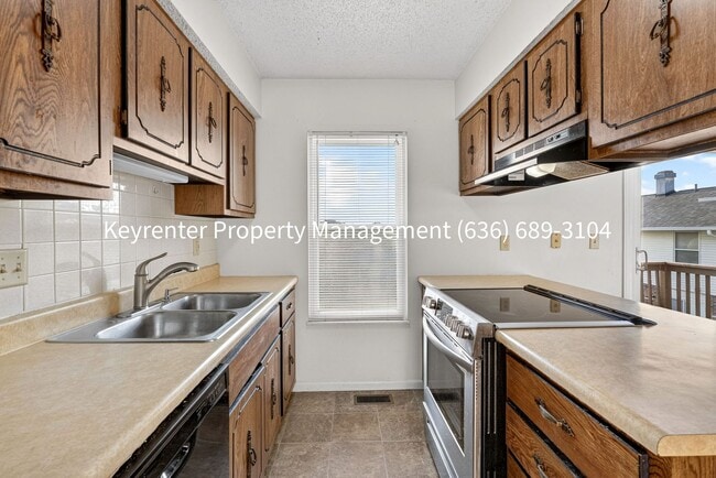 Building Photo - Charming 2-Bedroom Condo Available for Rent in Saint Peters!