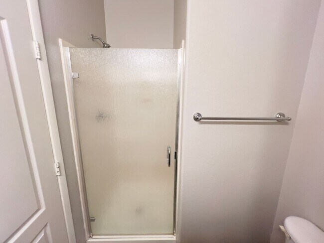 Building Photo - 4 bedroom, 3 bathroom home located in Southwest, NV!