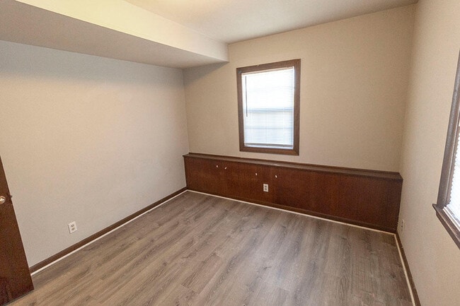 Building Photo - 1804 Sylvan Ln