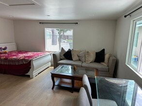 Building Photo - For Rent – Cozy 1-Bedroom Unit with Garage...