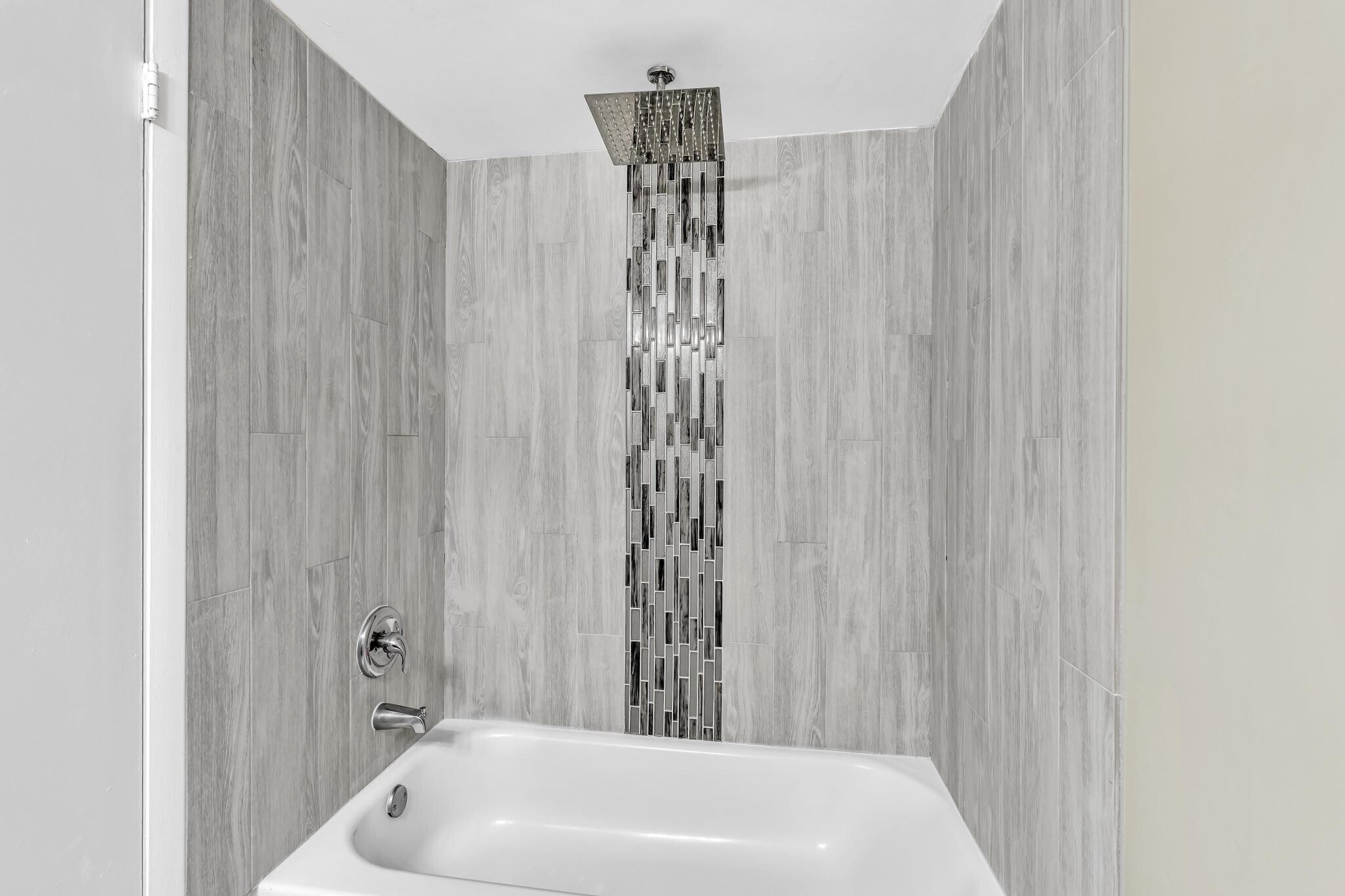 Building Photo - 2701 Riverside Dr