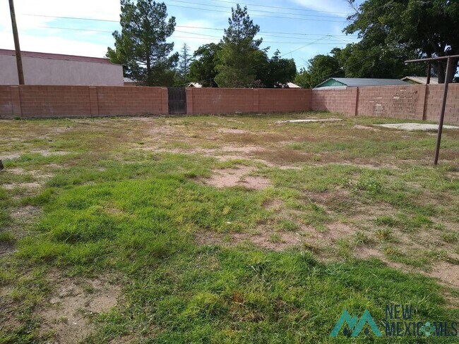 Building Photo - 1822 S Silver Ave