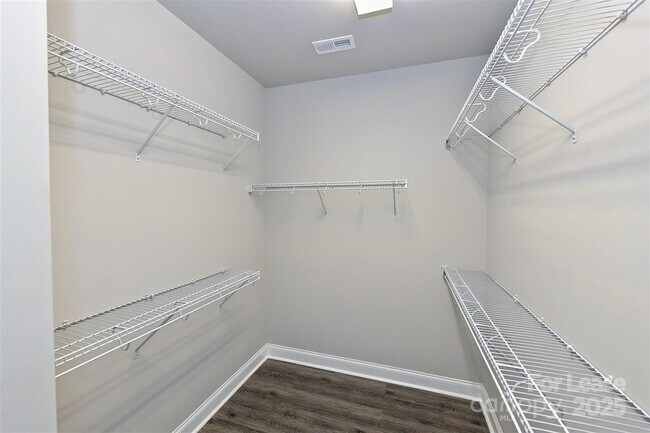 Building Photo - 2635 Statesville Ave