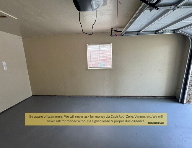 Building Photo - 1118 Soria St