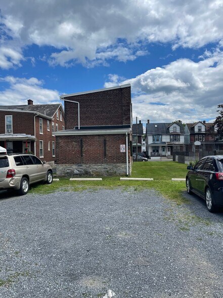 Building Photo - 39 Lehman St
