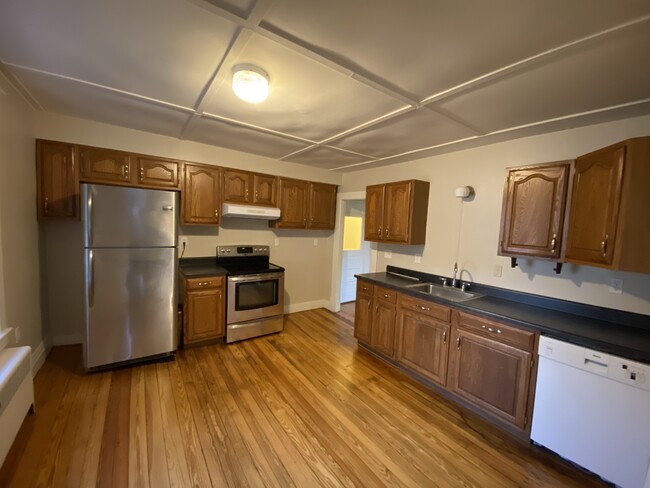 37 Phillips St - 37 Phillips St Greenfield MA 01301 | Apartment Finder