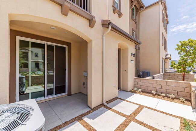 Building Photo - Brand-new must-see 3-bedroom townhome near...