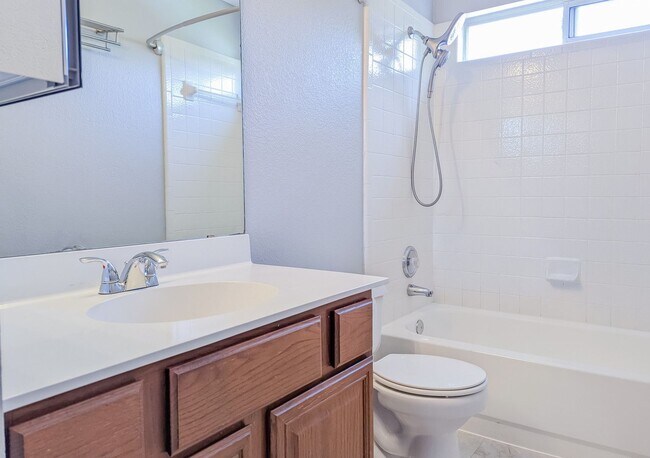 Building Photo - Stylish 4-Bed, 3.5-Bath Rental with Great ...