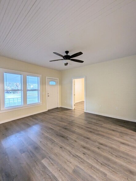 Building Photo - 718 Pecan Ave