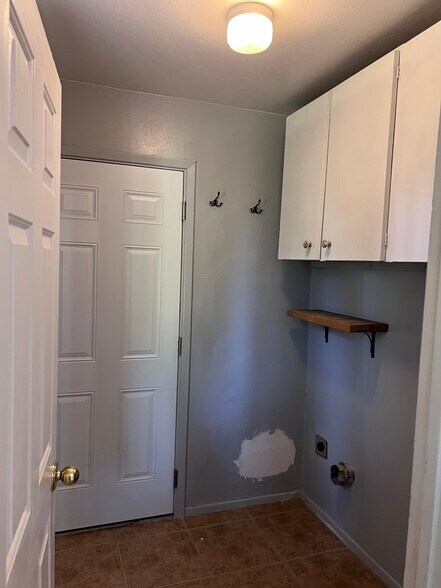 Building Photo - 3015 E Desert Cove Ave