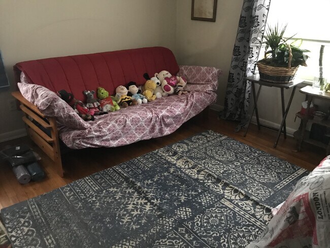 bedroom 2 with a futon - 1043 Allston Rd