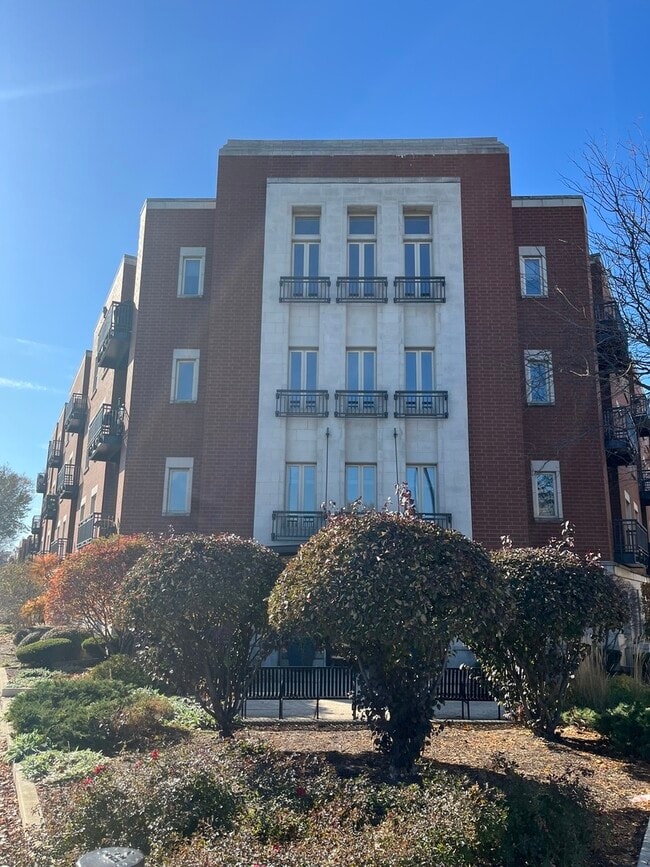 Primary Photo - 1075 W Roosevelt Rd