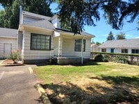 Building Photo - 3 Bedroom 1.5 Bath Spacious Farmhouse in West Piedmont!