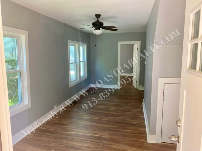 Building Photo - MOVE IN SPECIAL!!! Updated 4 Bed 3 Bath Ho...