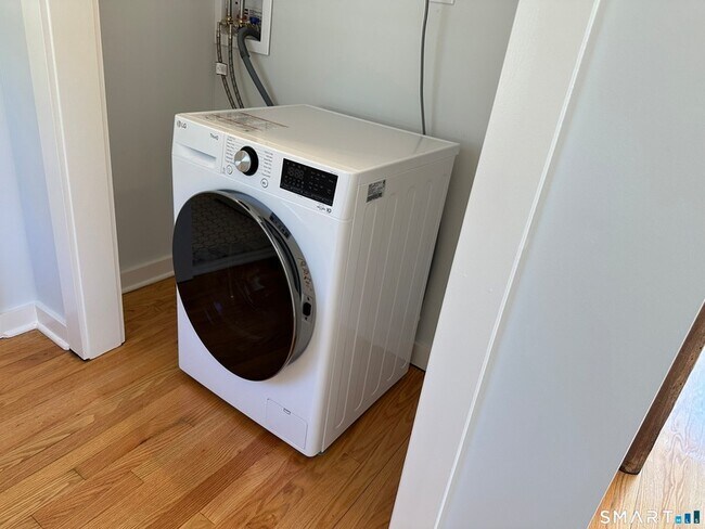 Building Photo - 20 Cannondale Rd