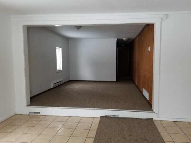 Building Photo - 2 Bedroom Country home
