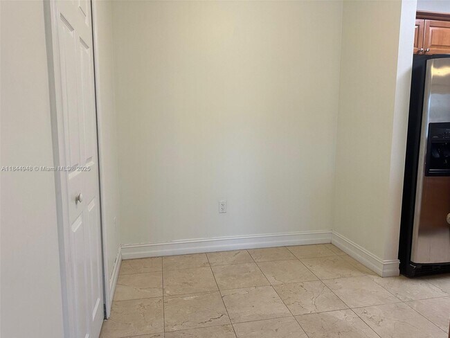 Building Photo - 322 Madeira Ave