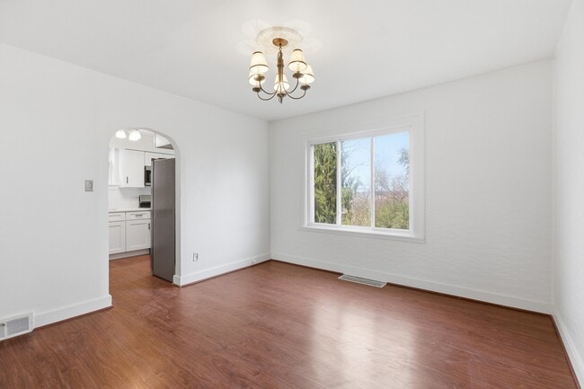 Building Photo - 240 Ridgewood Ave