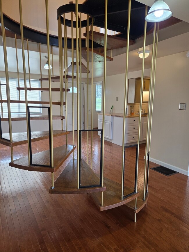 Building Photo - 510 Mercer Rd