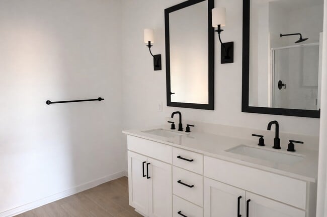 Building Photo - 8438 Bay Rdg Cir