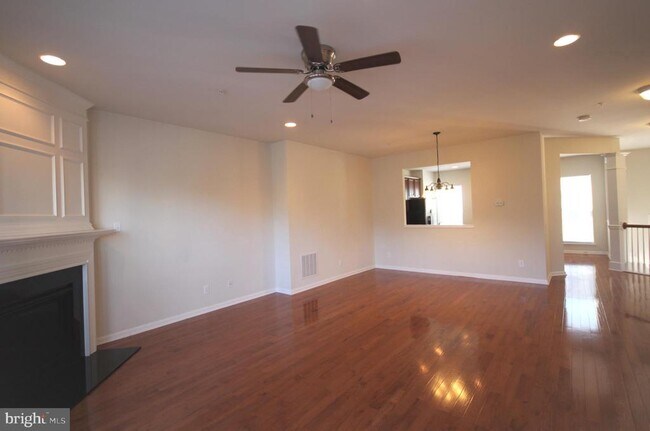 Building Photo - 515 Ellison Dr