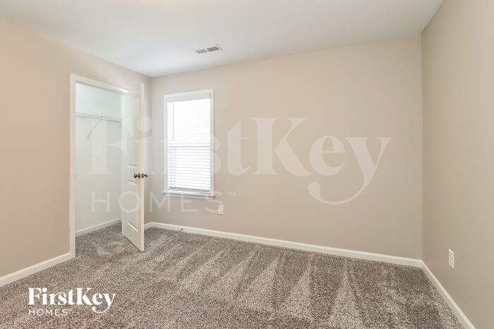 Building Photo - 824 Sage Hl Dr
