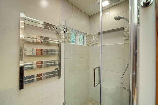 Building Photo - 4bd/3ba Sammamish House