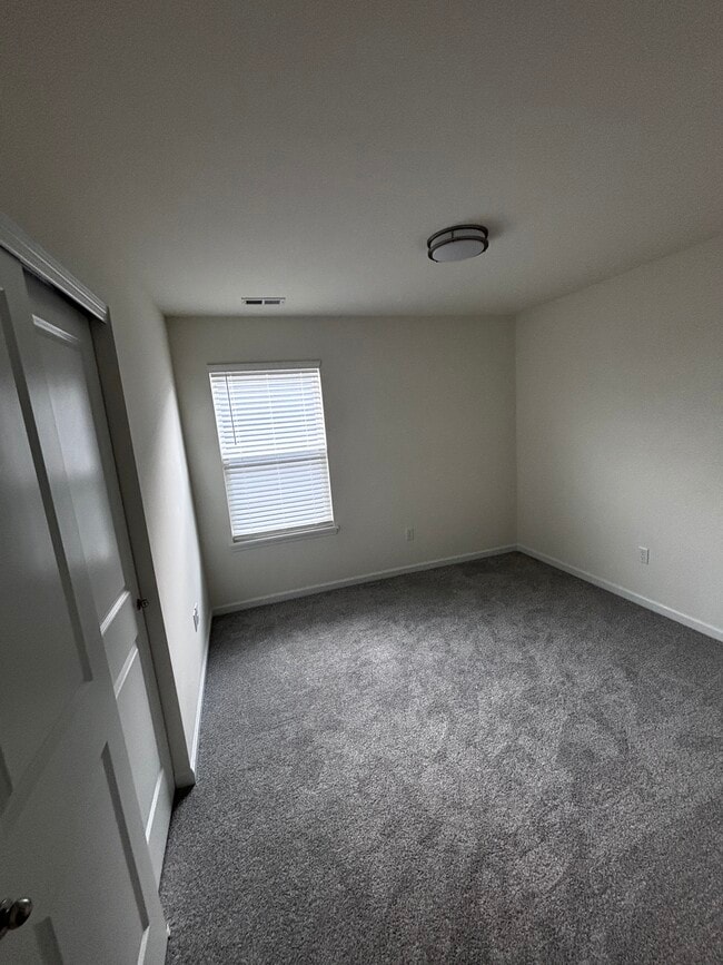 Building Photo - 112 Day Lily Ln